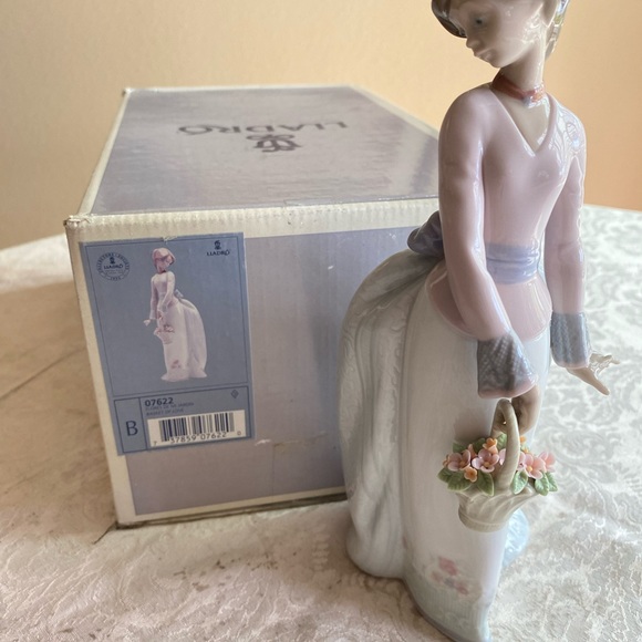RETIRED 1994 ‘BASKET OF LOVE LLADRO’ PORCELAIN FIGURINE -Item# 01007622 - Picture 13 of 14